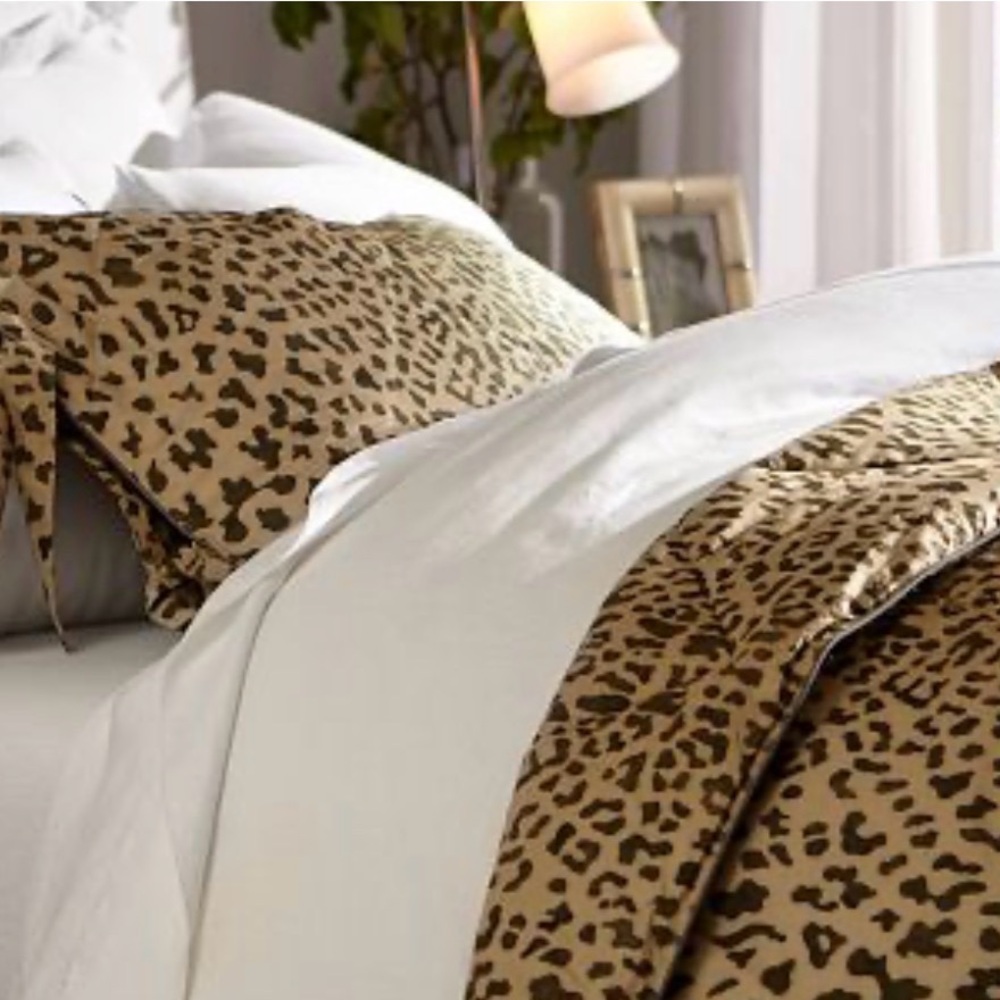Rare Twin Pottery Barn Leopard print Comforter + 2 shams pre owned see photos - Picture 2 of 4